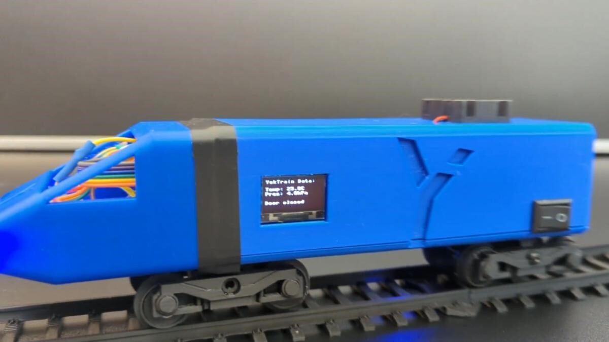 YekTrain, side display