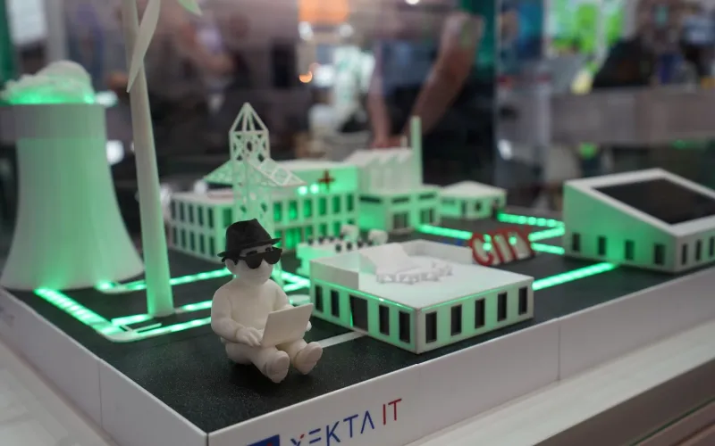 Der Demonstrator YekCity, eine Miniaturstadt mit Umspannwerk und Wasserwerk